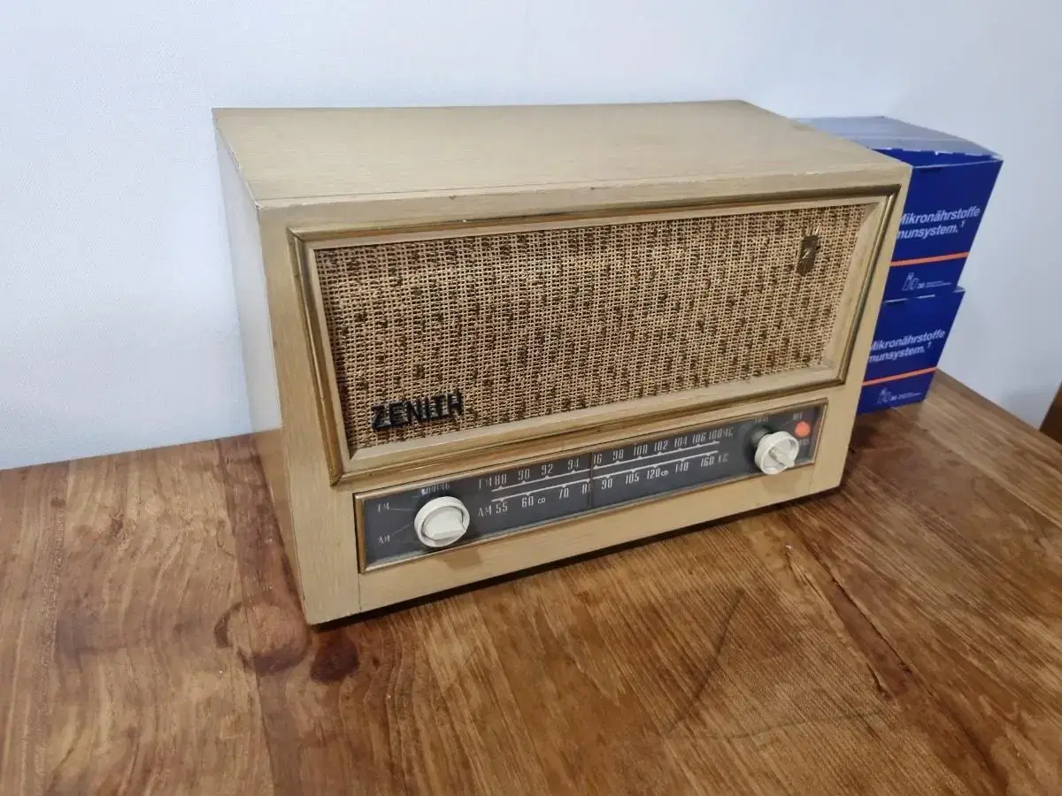 JENNIE's vacuum tube radio