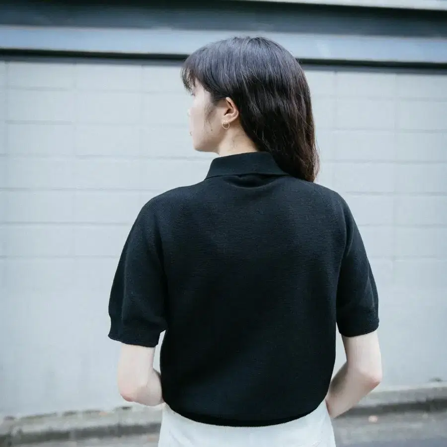 리플레인 BLACK LINEN BLEND COLLAR TOP