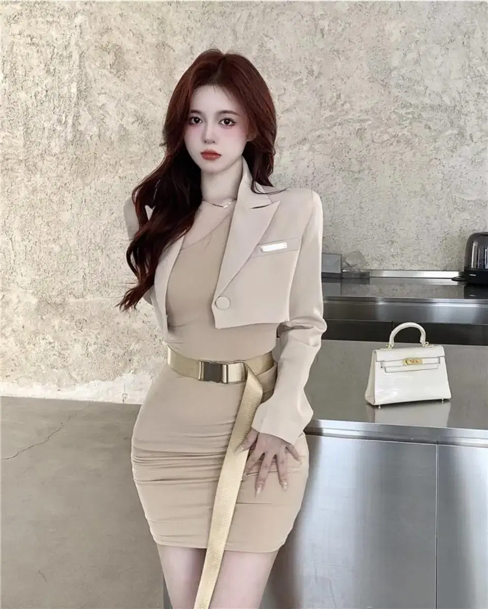 (Free, same-day shipping, two-piece) High-end woo!ah! suit ONEPIECE belt set