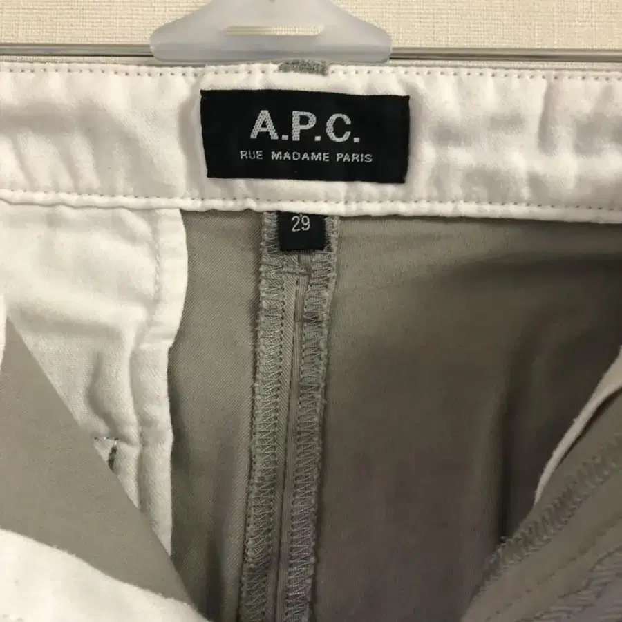 사정상 다음주까지 밖에 판매 못 합니다. Apc 아페쎄 치노 판매