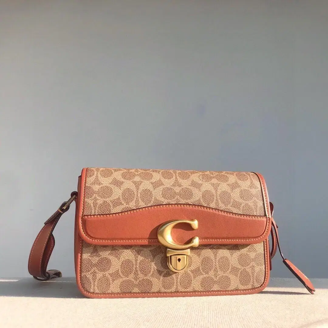 코치 COACH 시그니처 캔버스 스튜디오 숄더백 C6639