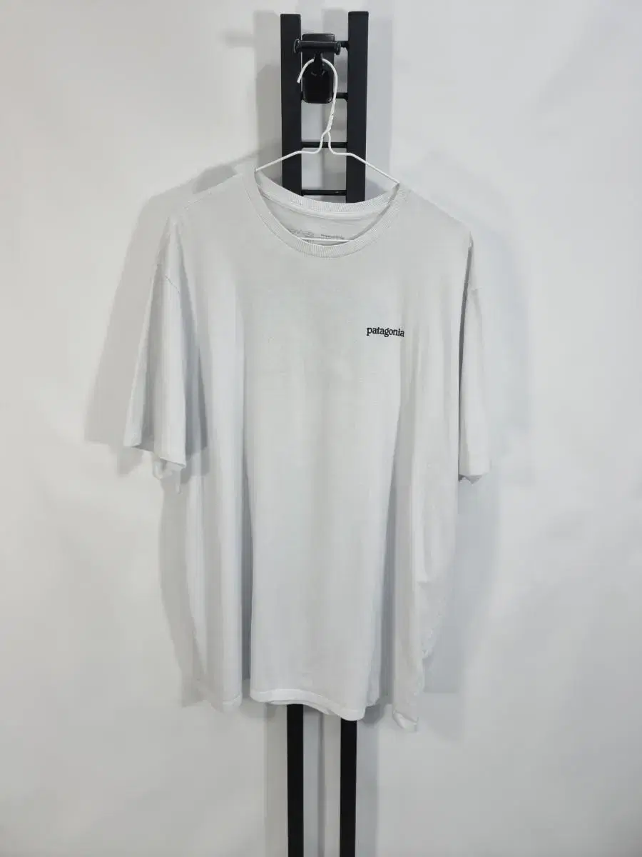 Patagonia Short Sleeve Big Logo WhiteL