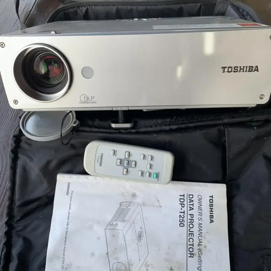 TOSHIBA TDP-T250 빔프로젝터