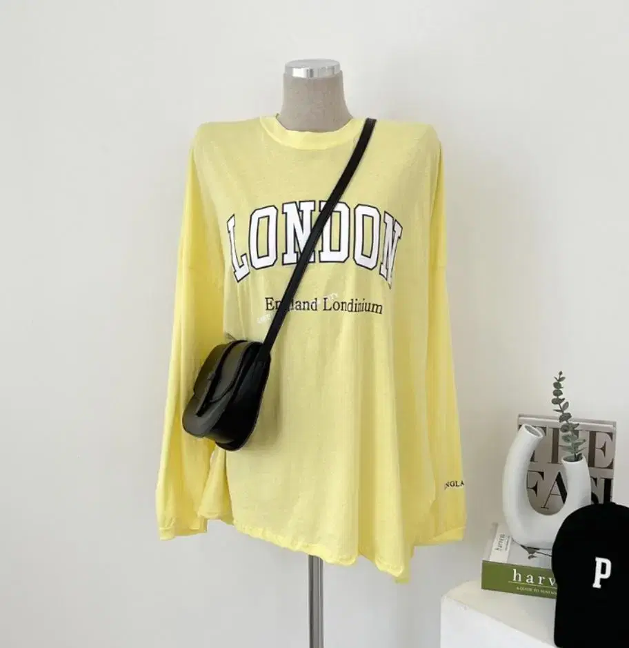 Loose-fitting women's T-shirt