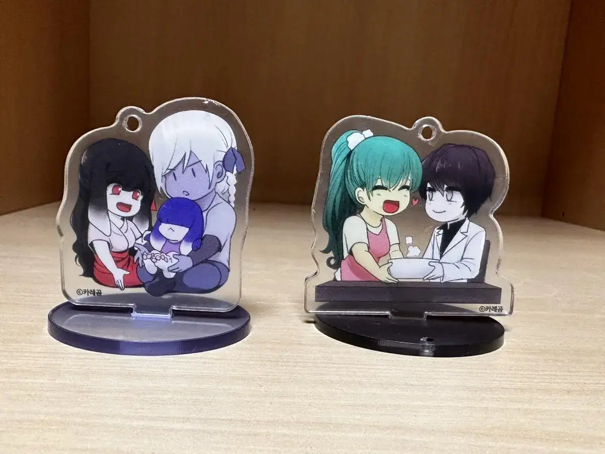 Kubera Fetuhanu Random acrylic stand sells merchandise