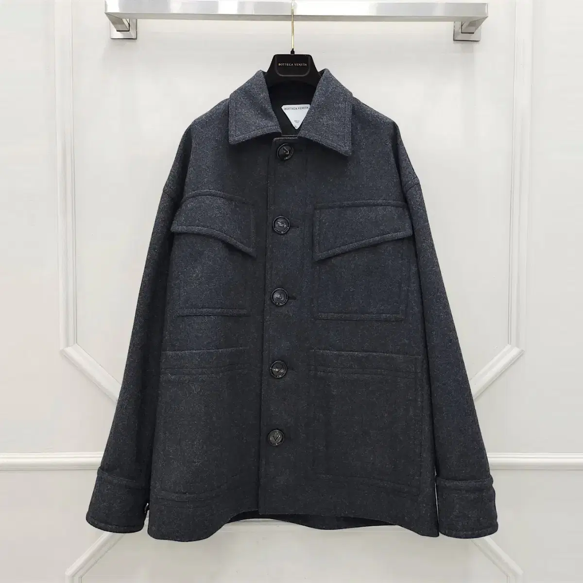 46 / Bottega Veneta button-up tailored wool coat