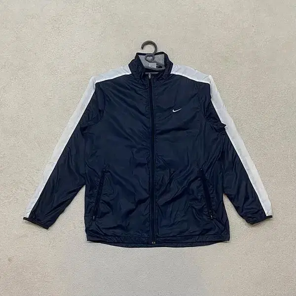 Nike Swoosh Windbreaker 105