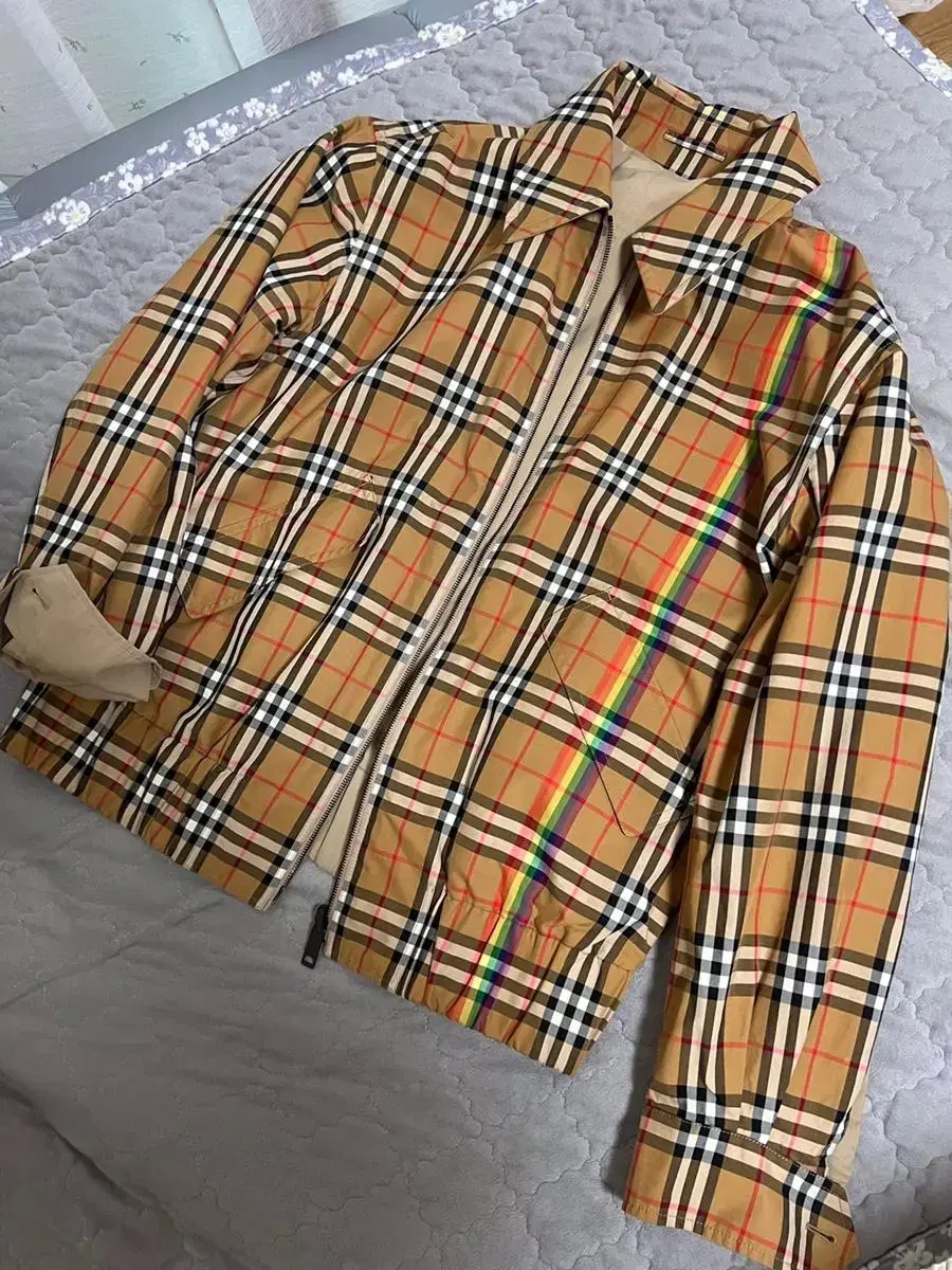 [L] Burberry Reversible Reversible Jacket Rainbow