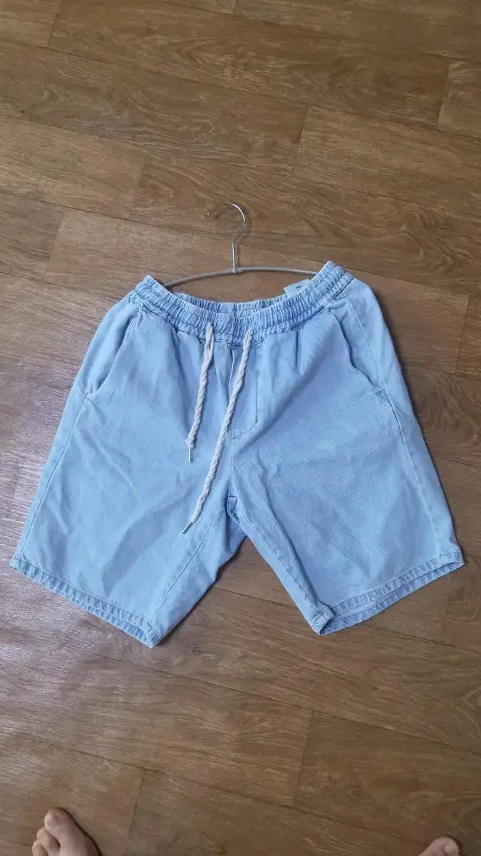 (2-18) Size 32 blue vahn shorts