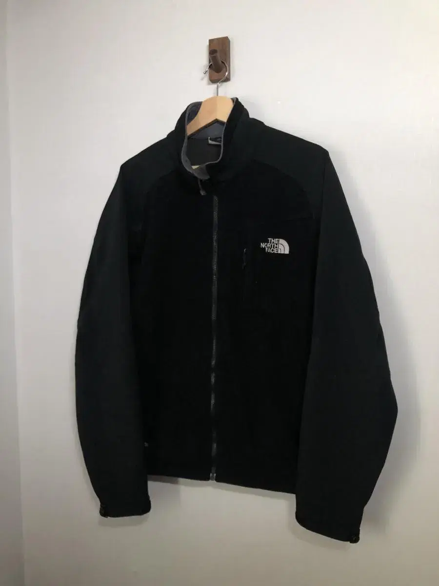 (105)The North Face Windstopper Zip-up Jacket