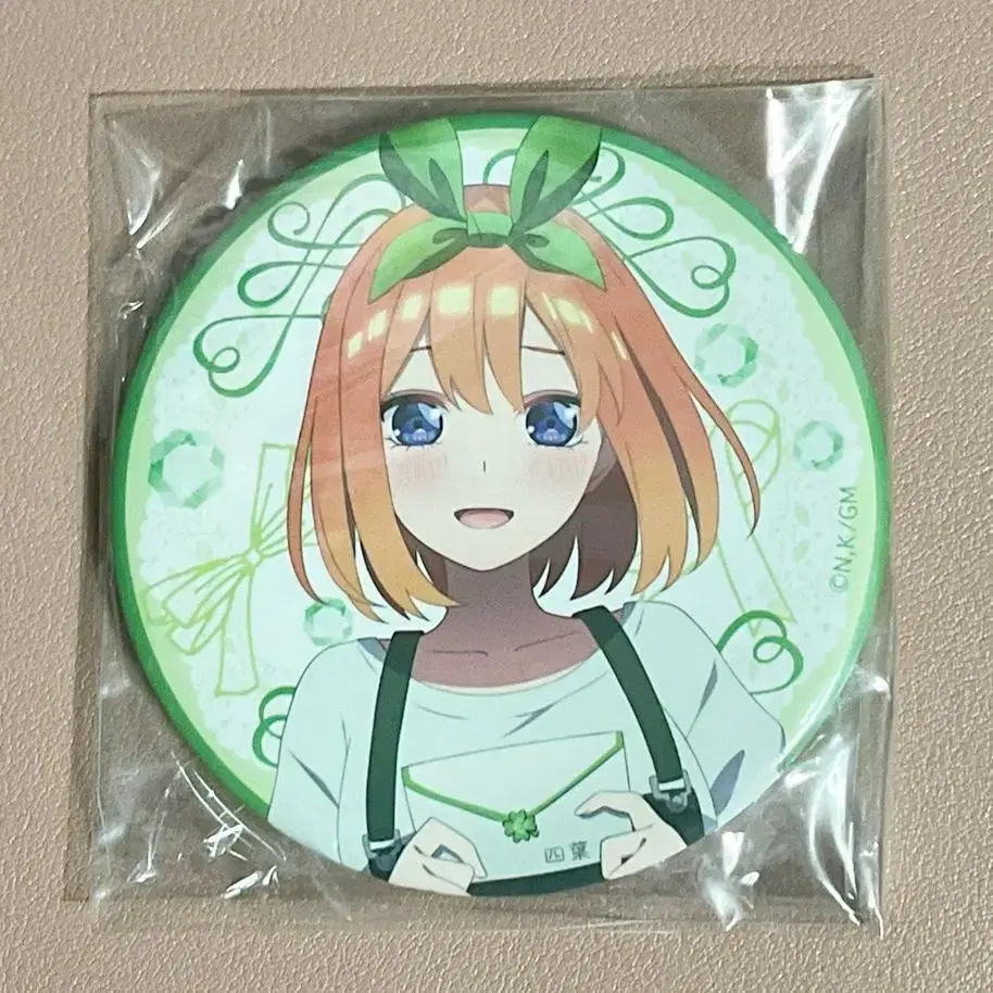 Unused bridal yotsuba can badge in fifths 7.5cm