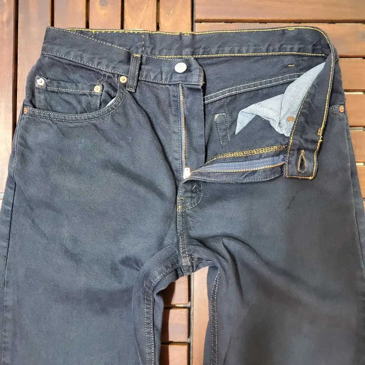 90s Levis 505 (31 inch)