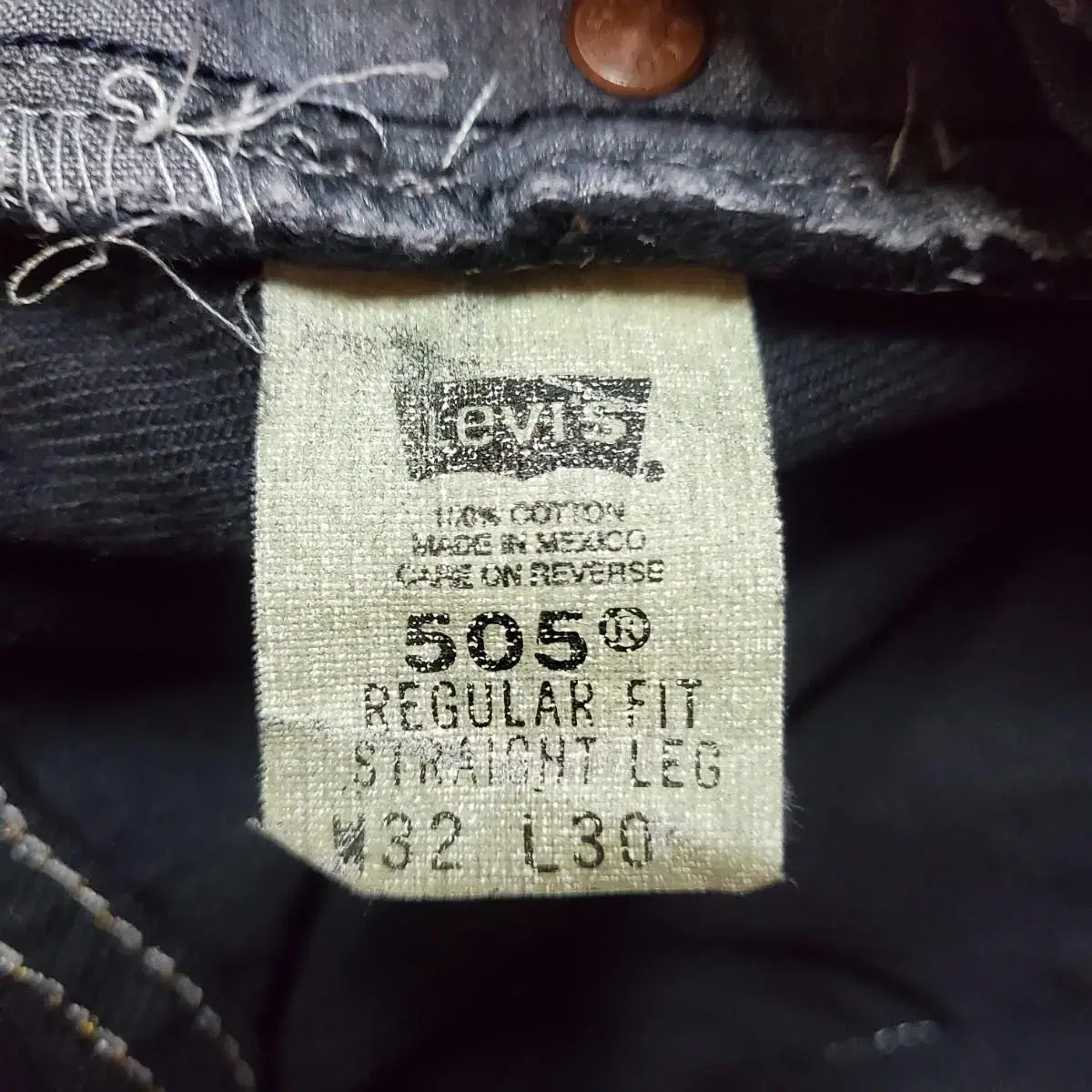 90s Levis 505 (31 inch)