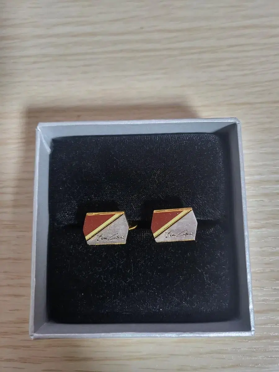 Cufflinks