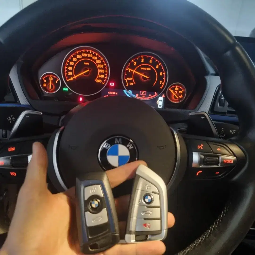 버튼 빠짐 낡은 BMW 차키 새 차키로 제작 부담 없이 문의 주세요