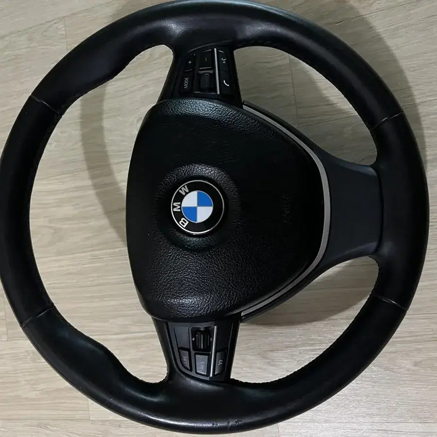 BMW F10 16년식 핸들