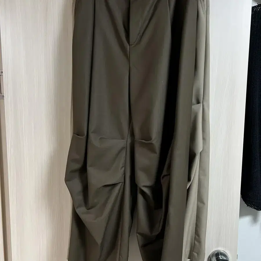 [M]로드존그레이 bulge one tuck slacks 브라운