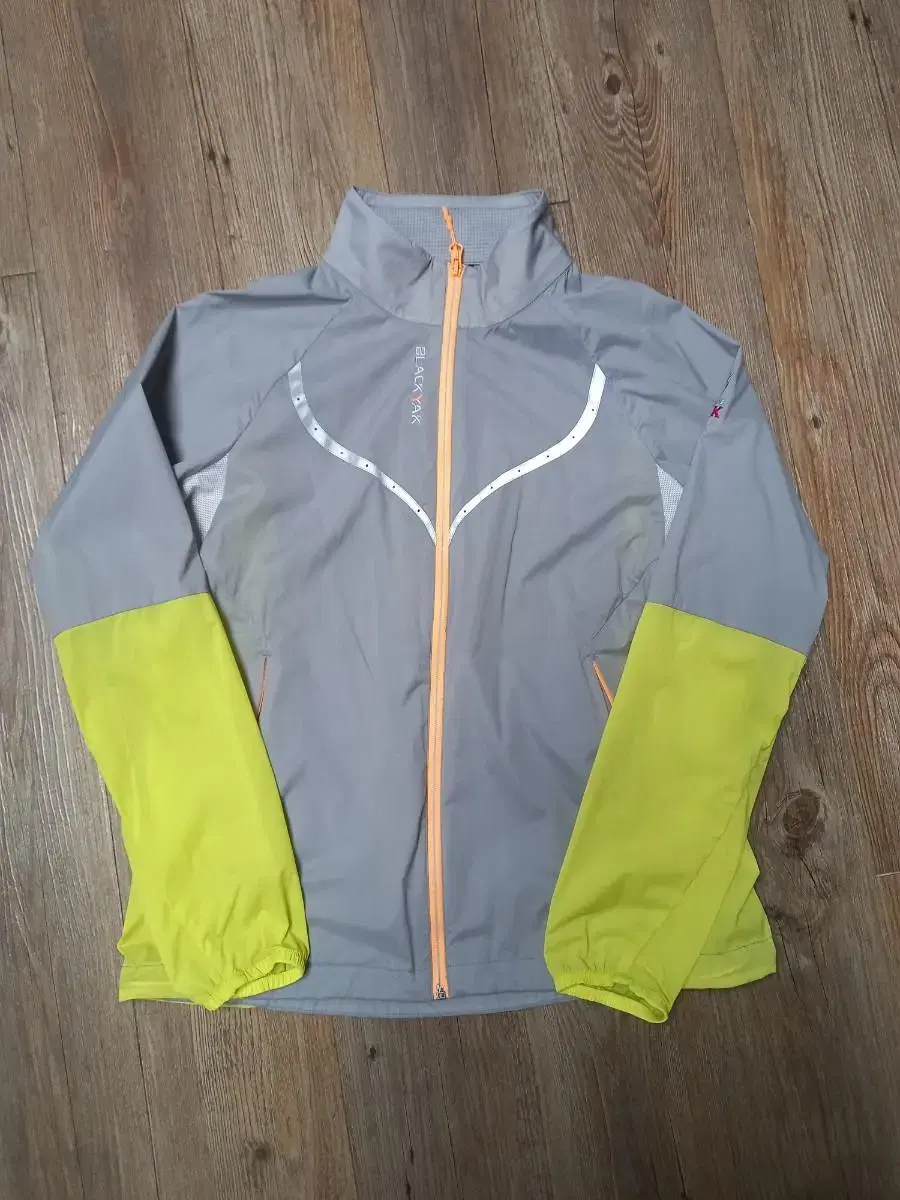 (105) Blackyak Thin Windbreaker