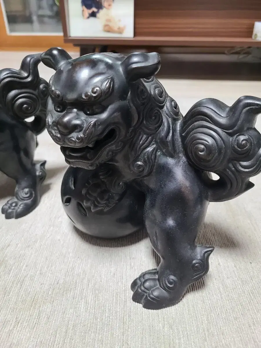 Bronze Sea Tiger Pair Suho