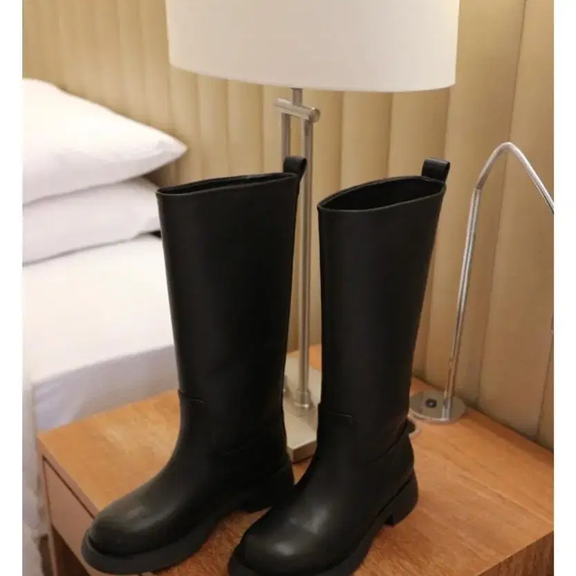 [새상품/무료배송] SEAME Bold midi boots 245