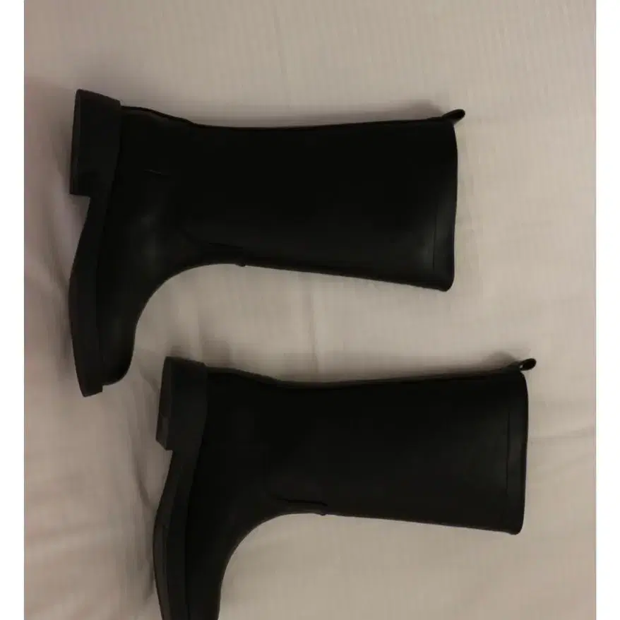 [새상품/무료배송] SEAME Bold midi boots 245