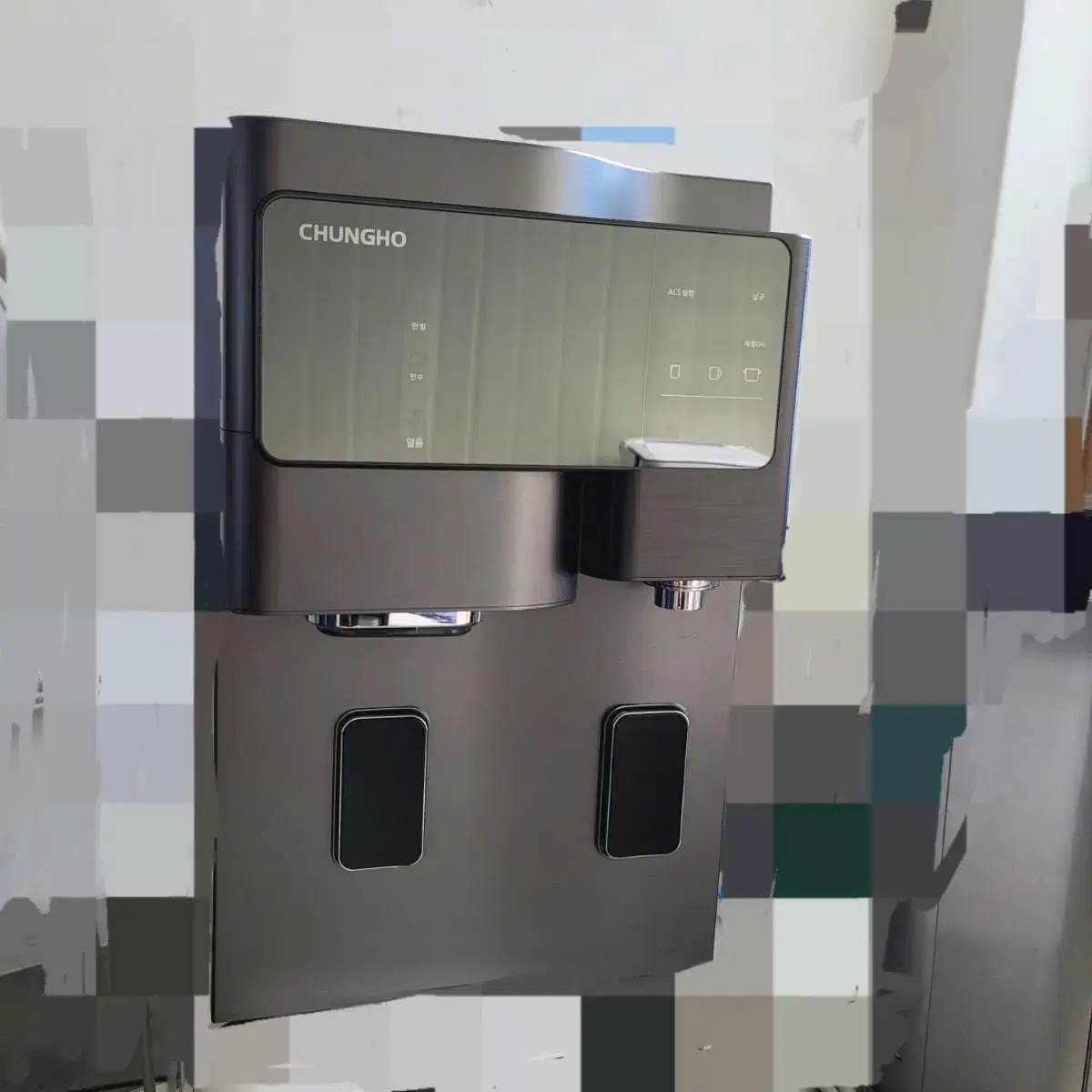 Ice water dispenser