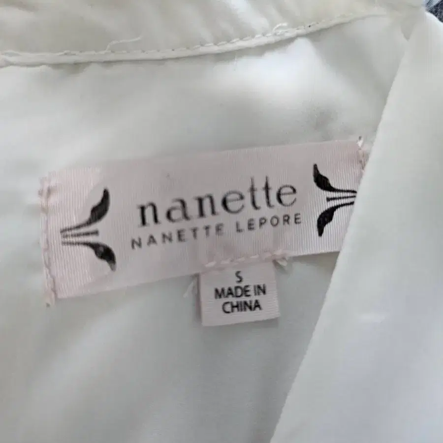 나네트 레포르 nanette 아이보리 브이넥  긴팔 블라우스  S