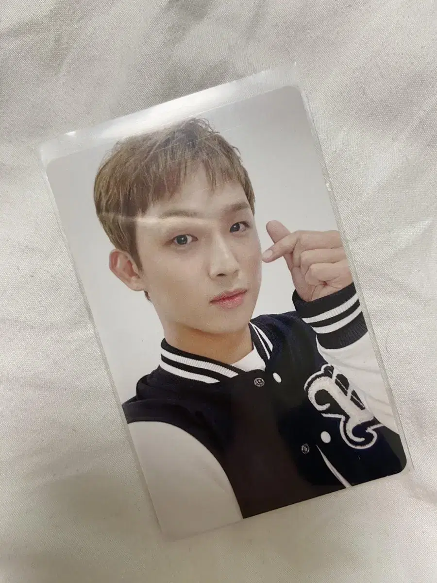 Sources)btob pop up lim hyunsik photocard