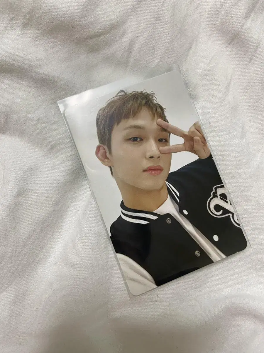 Sources)btob pop up lim hyunsik photocard