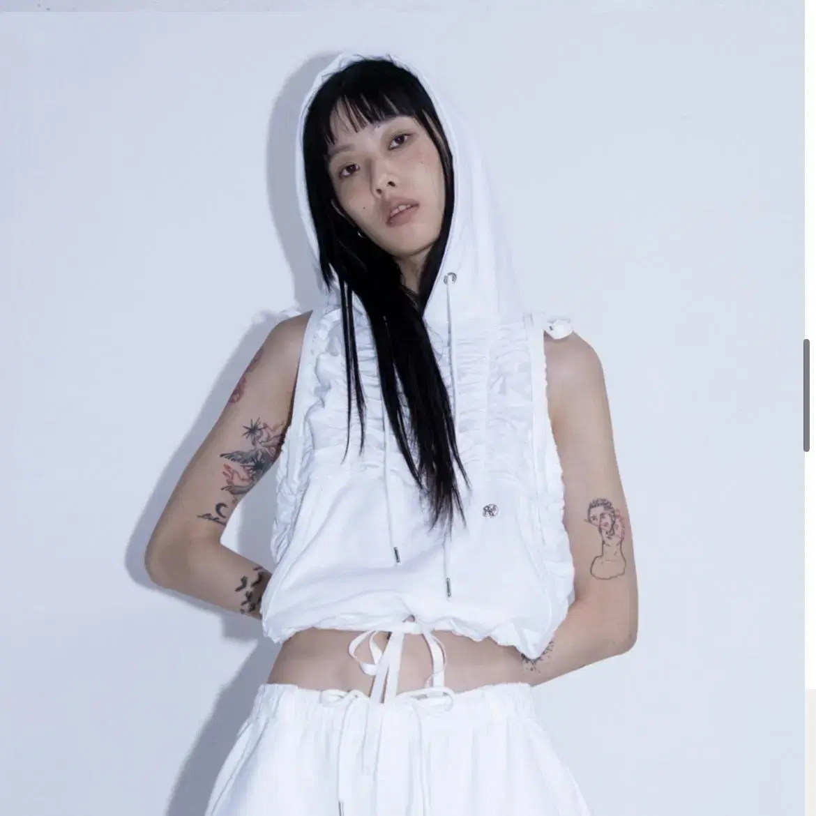 스우파 러셔착용)김미더영 G_SHIRRING HOOD SLEEVELESS