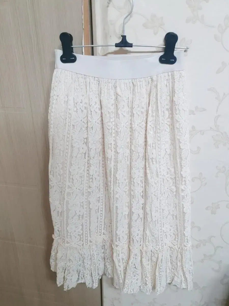 Banded lace skirt