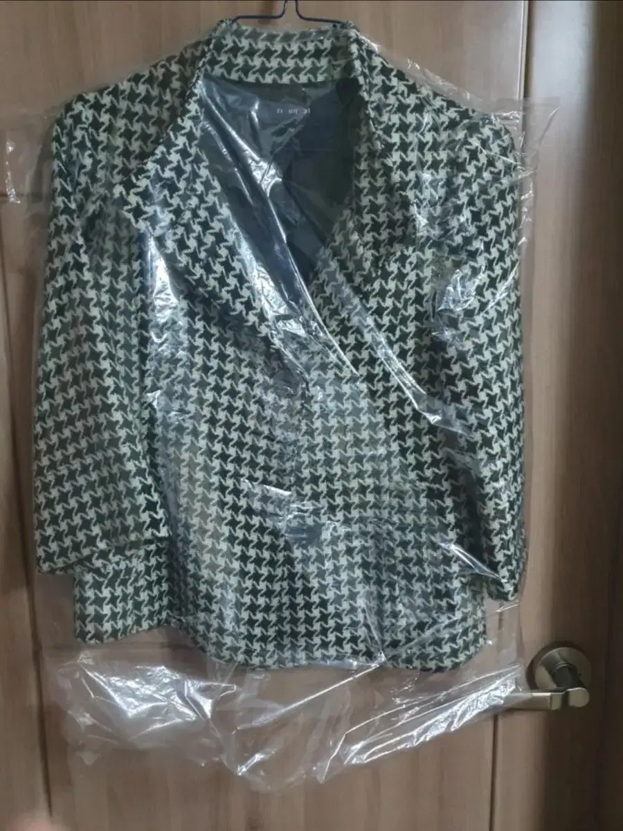 I'm selling a vahn coat