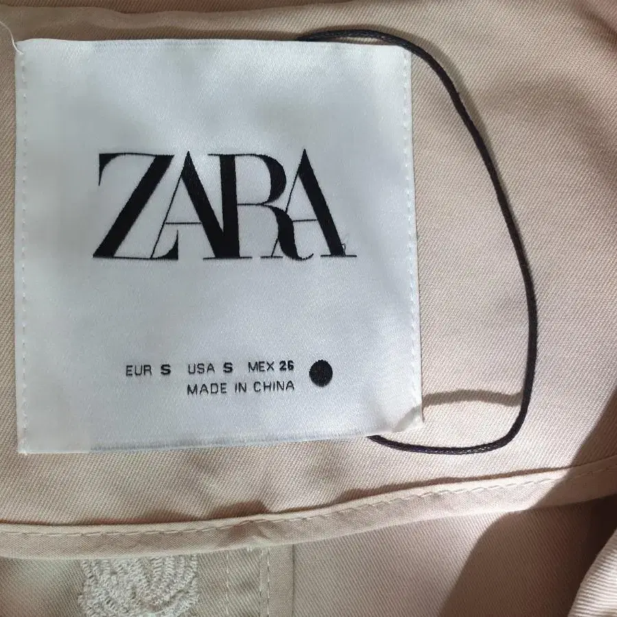 @새상품/ ZARA 꽃자수 롱 트렌치코트