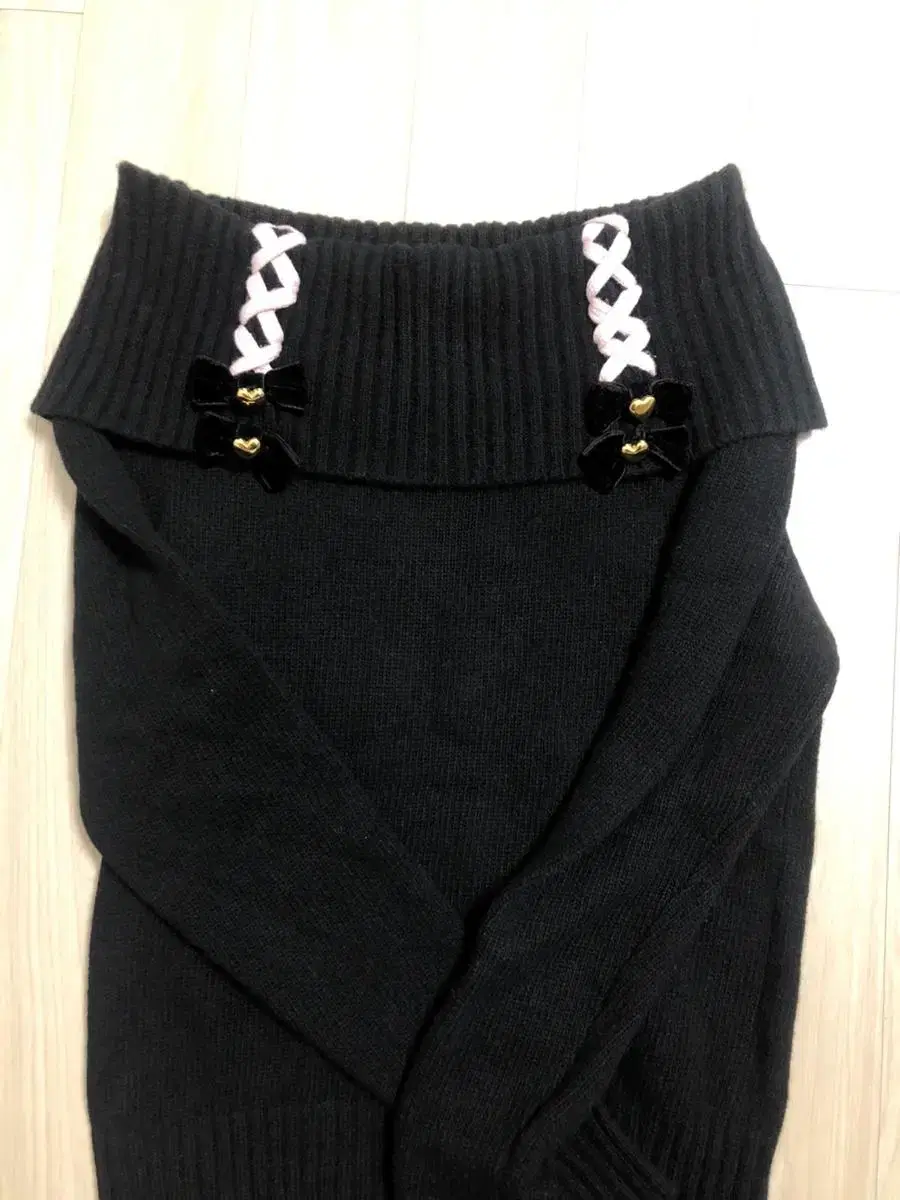 Vintage open-shoulder knit