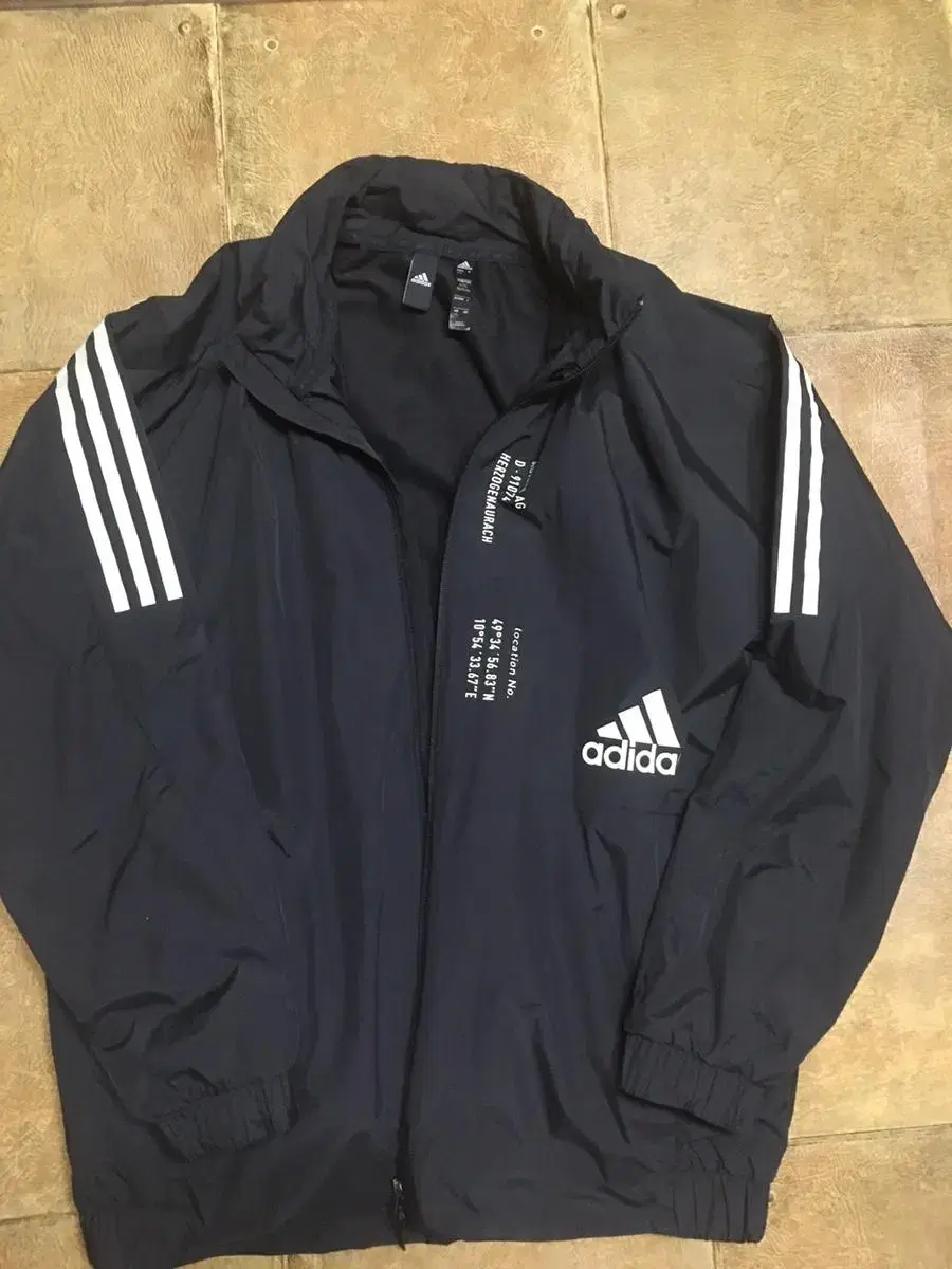 adidas Windbreaker (105-110)