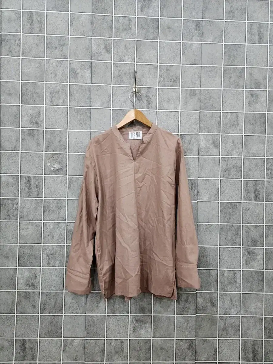 H761 NecklinePointshirt