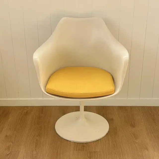 Arkana Tulip chair