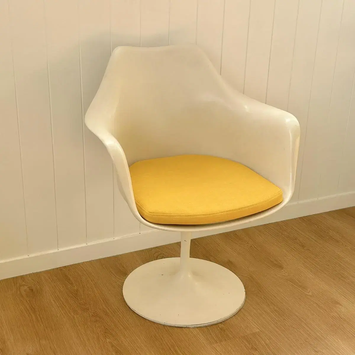 Arkana Tulip chair