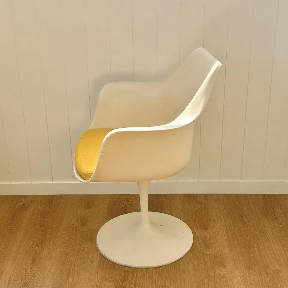 Arkana Tulip chair