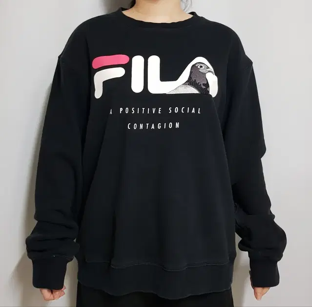 휠라 FILA 로고 버드 맨투맨