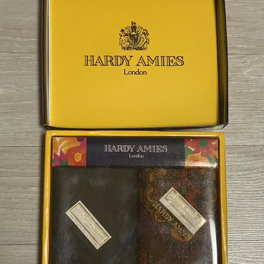 영국 하디 에이미스 스카프 2점 Hardy Amies (국내)