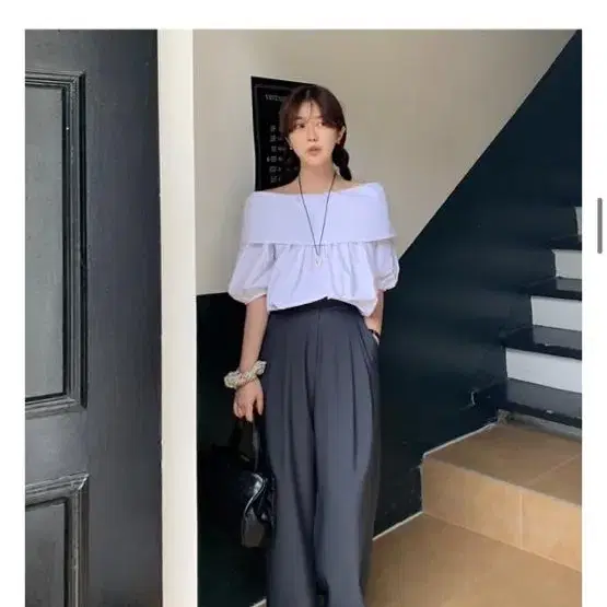 어리틀빗 오프숄더 블라우스 dover off-shoulder blous