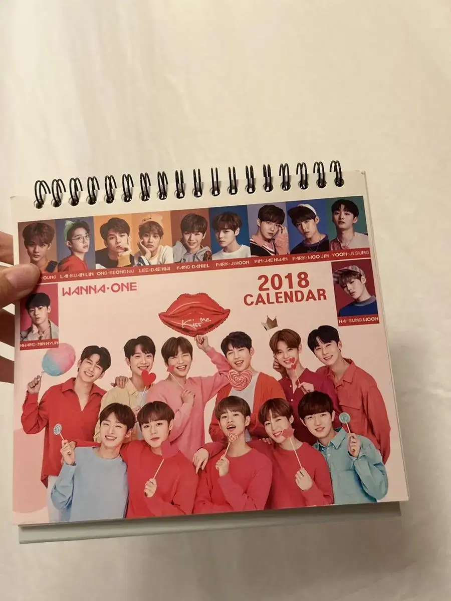 Wanna One Calendar 2018