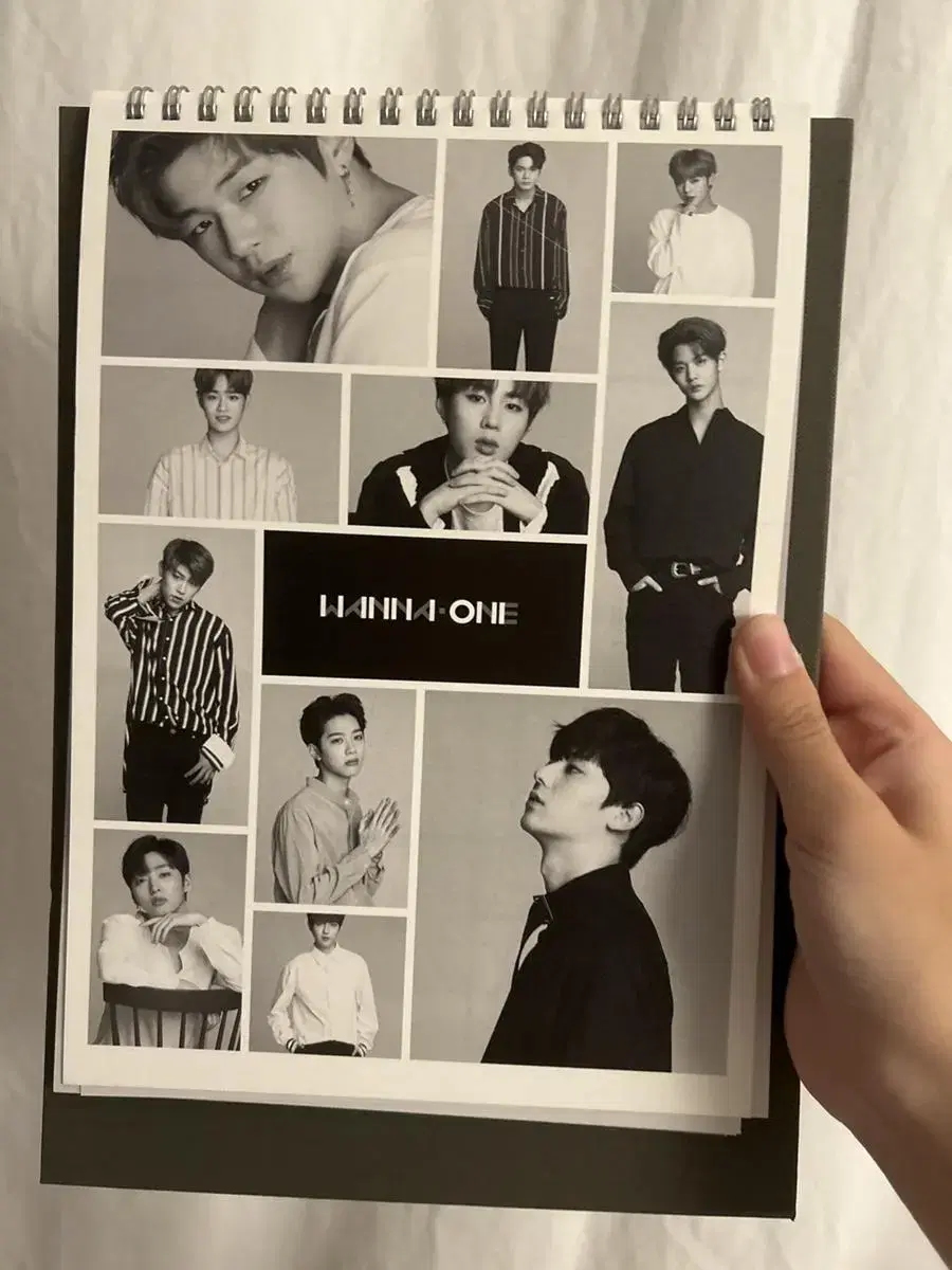 Wanna One Calendar 2018 hwang minhyun bae jinyoung jaehwan daniel lee daehwi Share