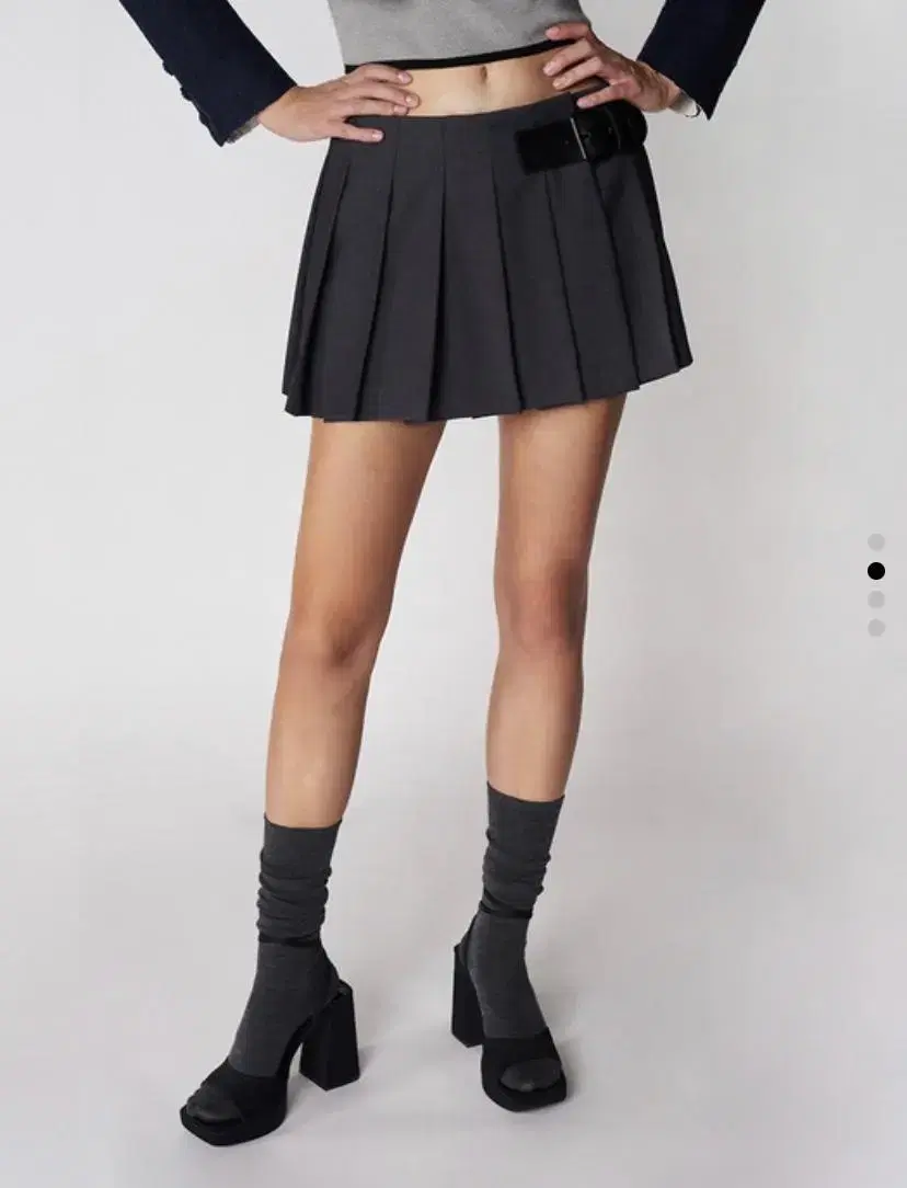 [Quick sale] Grove Store Ethel skirt gray S