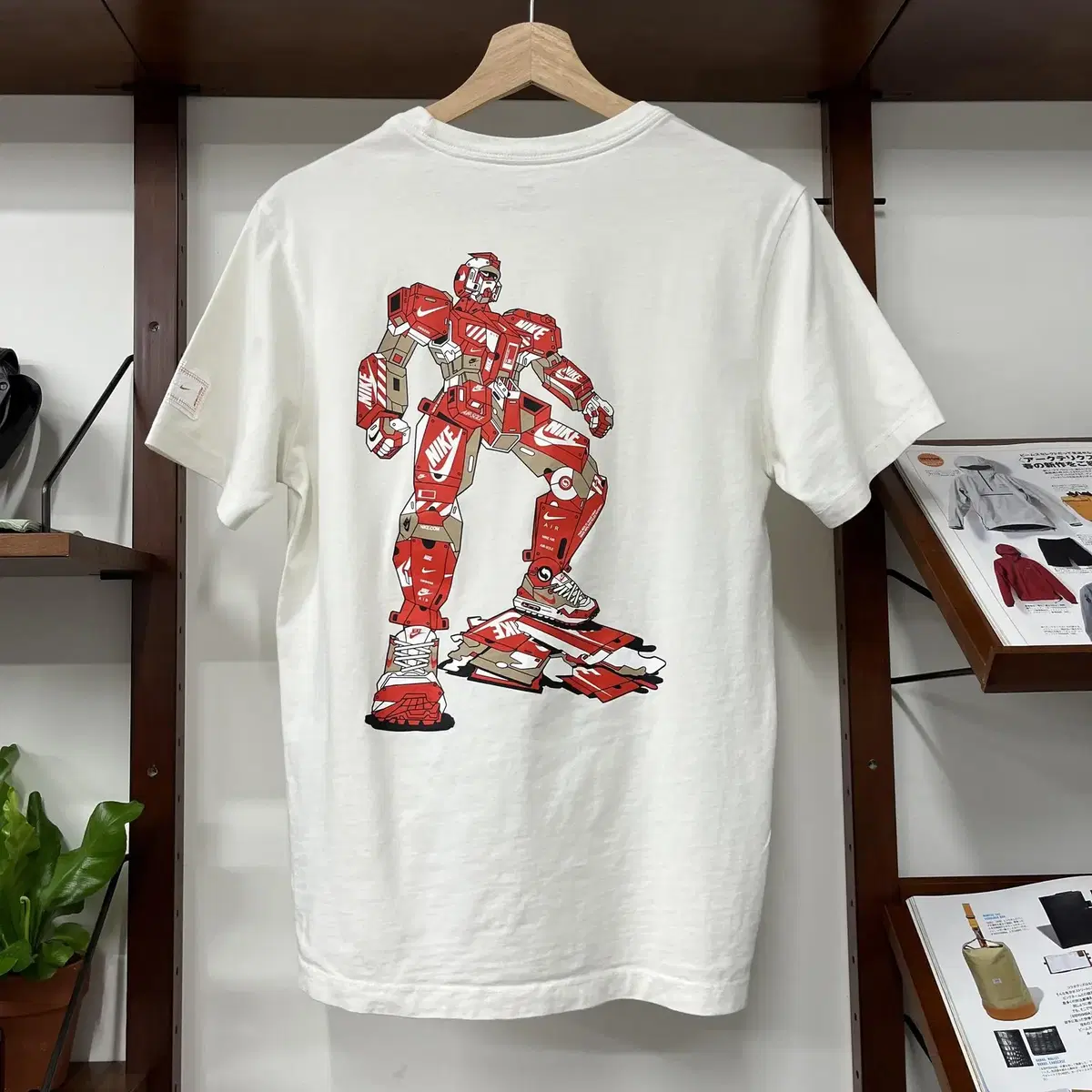 NIKE shoes transformer T-shirt