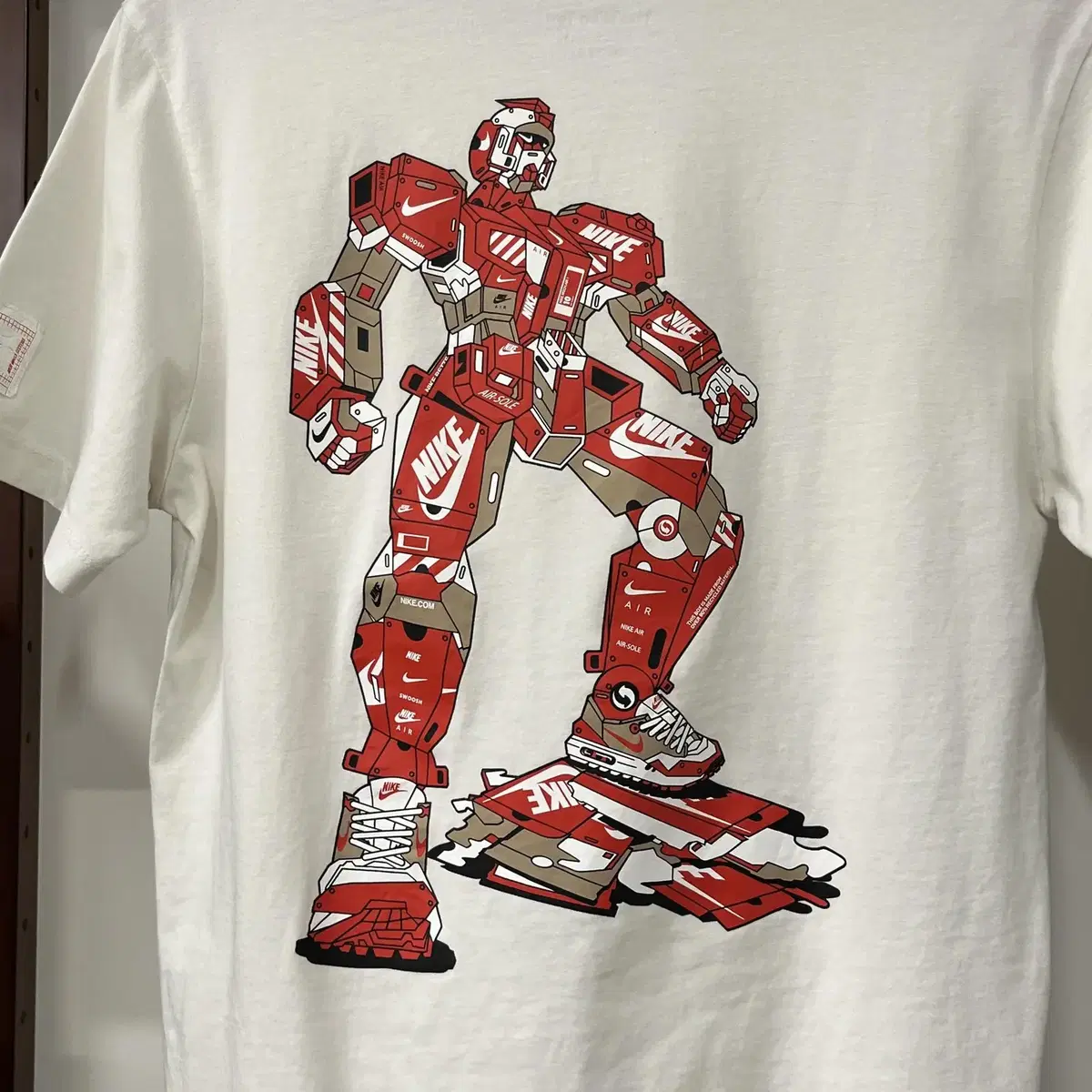 NIKE shoes transformer T-shirt