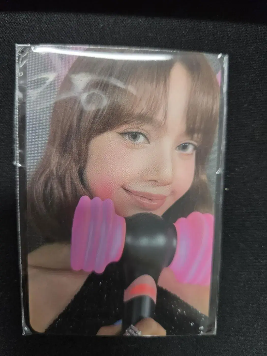 Black Pink lightstick lisa Sells photo cards.