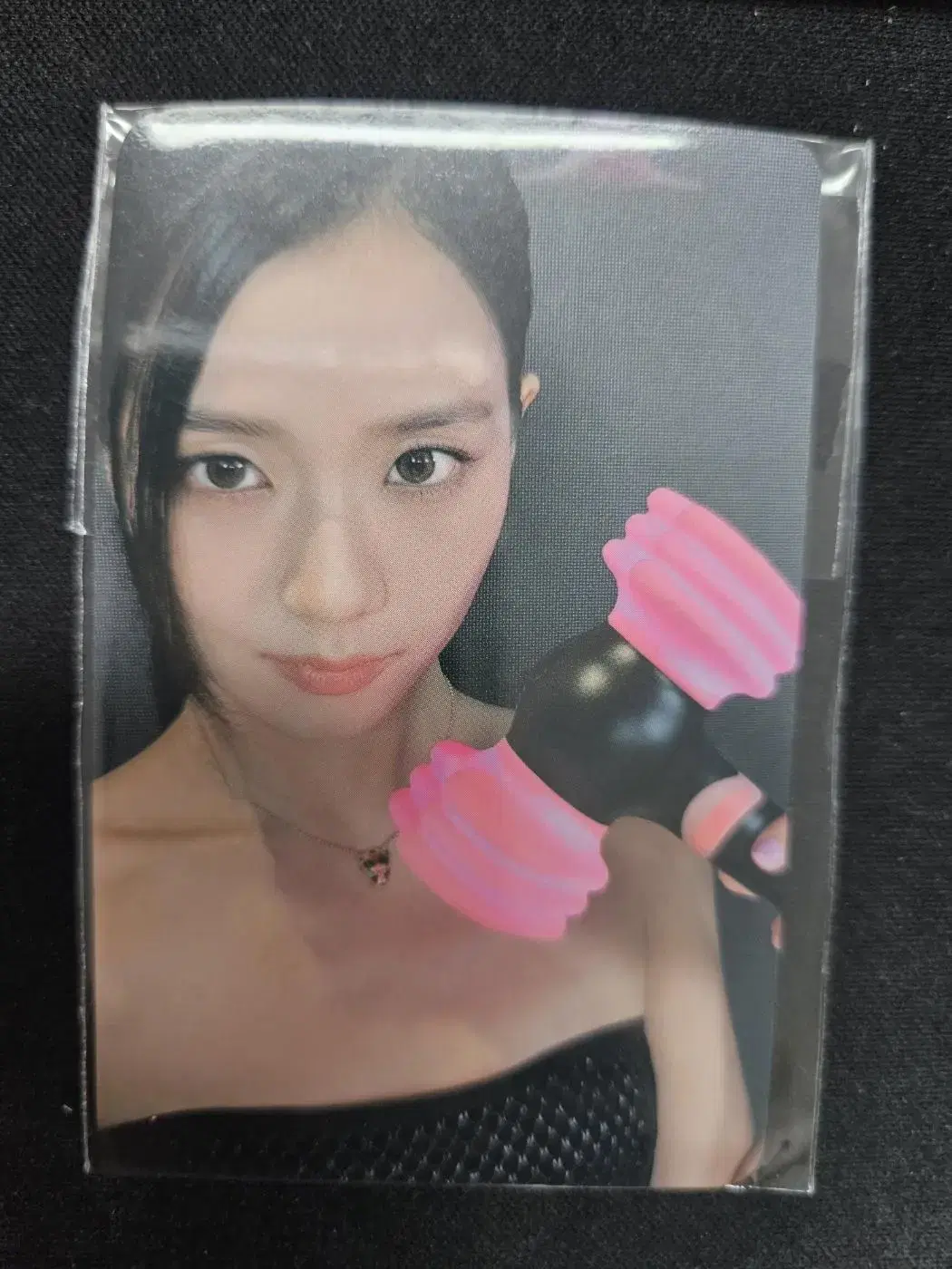 Black Pink lightstick jisoo Sells photo cards.