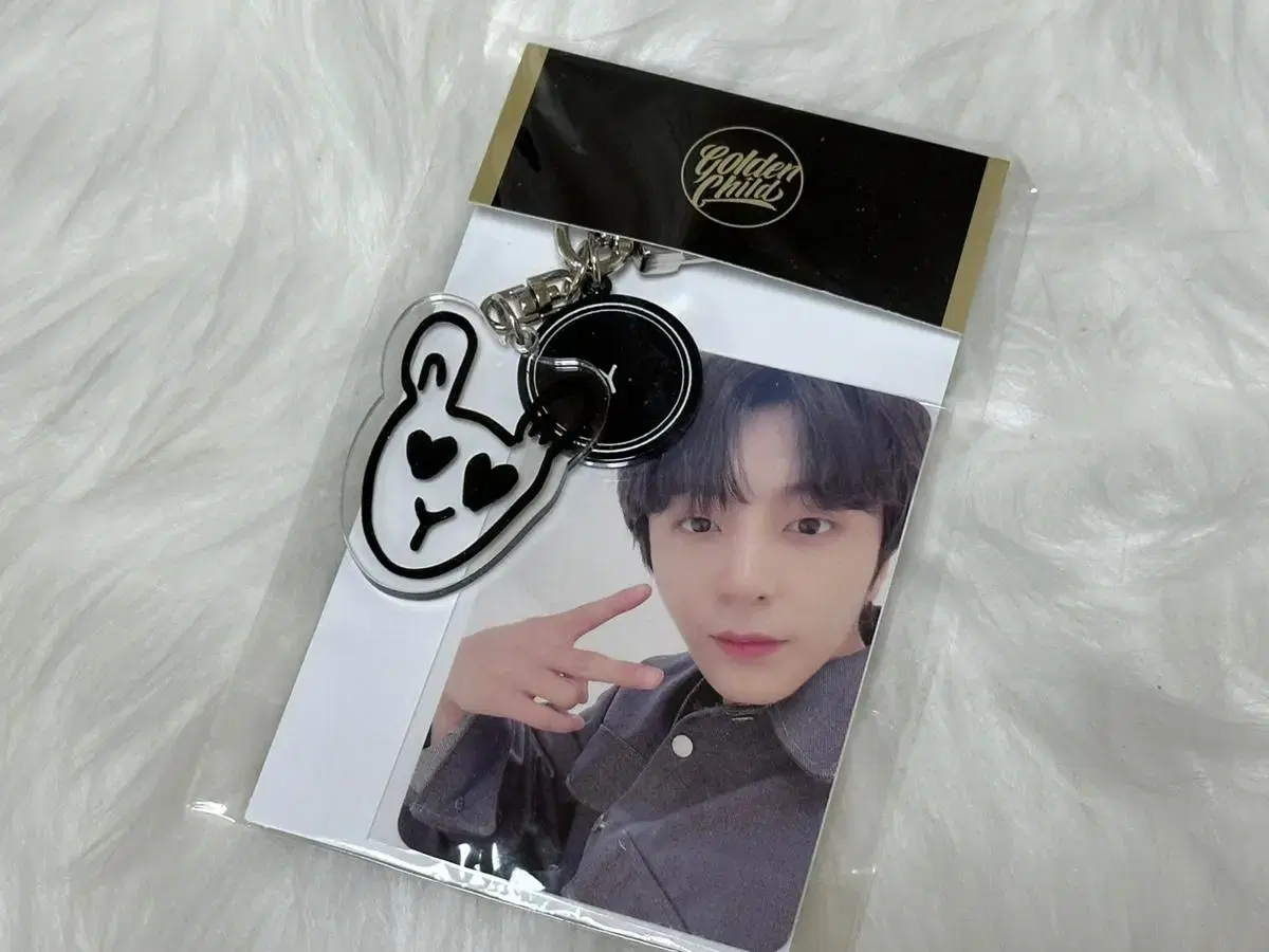 Golden Child Sung Yoon Y Ulim Mall pop up Keyring